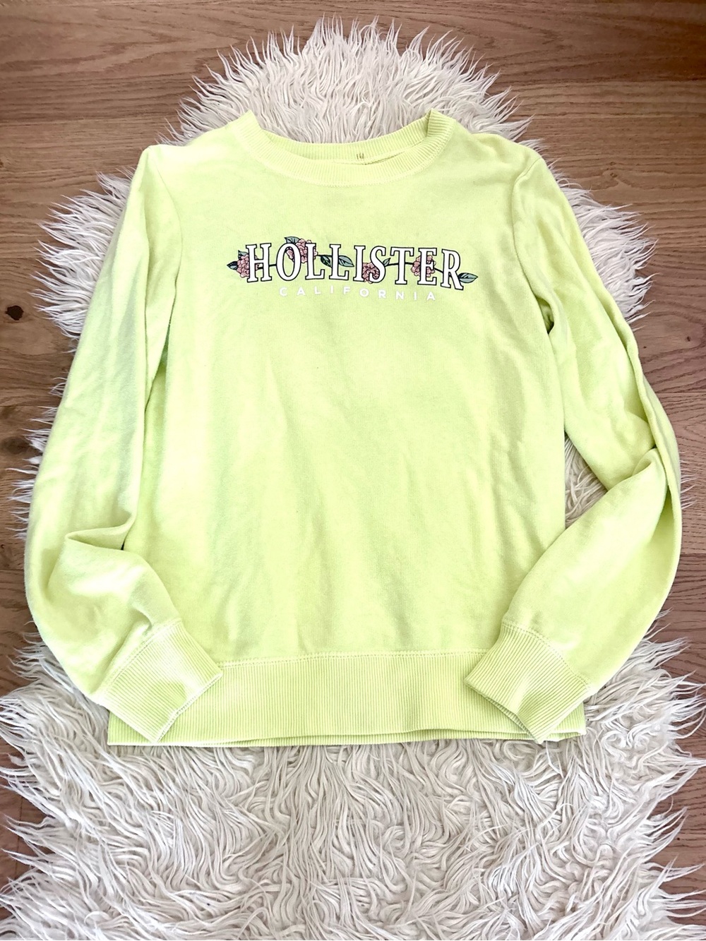 ❗️Hollister Pale Neon Yellow Floral Pullover Sweatshirt
